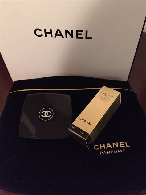 chanel makeup bag with mirror